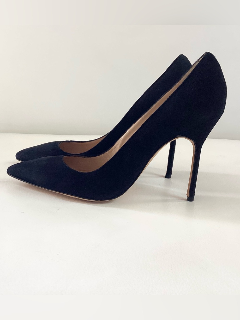 Manolo Blahnik Black Suede Pointed-Toe Stiletto Pumps SZ 7.5/37.5